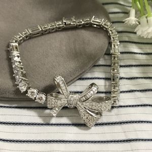 Women's 18K Diamond Bracelet 17.99g